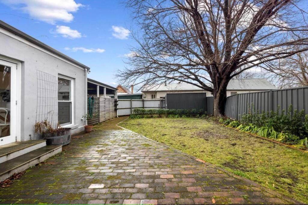 Wattledale Goulburn Settlers Cottage Old But New Exterior photo