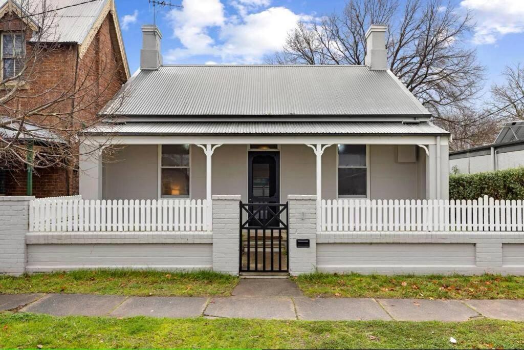 Wattledale Goulburn Settlers Cottage Old But New Exterior photo